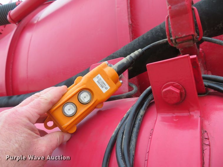 image for item DI2038 1995 Ford L9000 vacuum truck