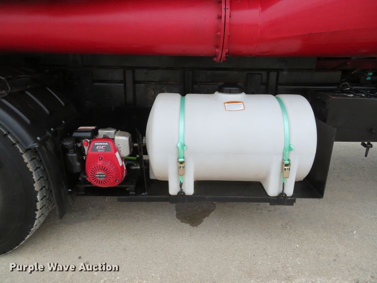 image for item DI2038 1995 Ford L9000 vacuum truck