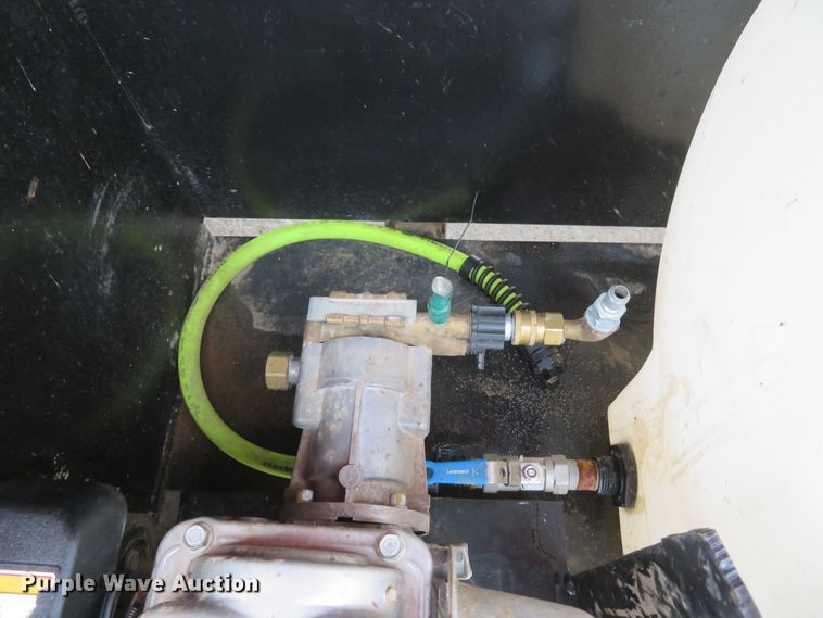 image for item DI2038 1995 Ford L9000 vacuum truck