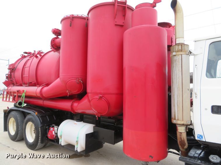 image for item DI2038 1995 Ford L9000 vacuum truck