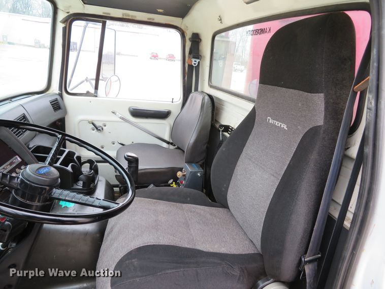 image for item DI2038 1995 Ford L9000 vacuum truck