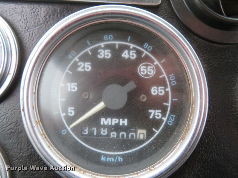 image for item DI2038 1995 Ford L9000 vacuum truck