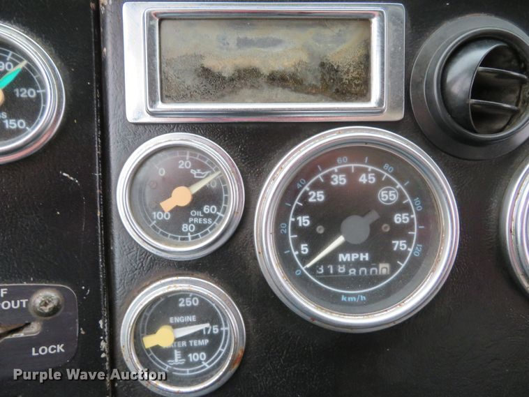 image for item DI2038 1995 Ford L9000 vacuum truck