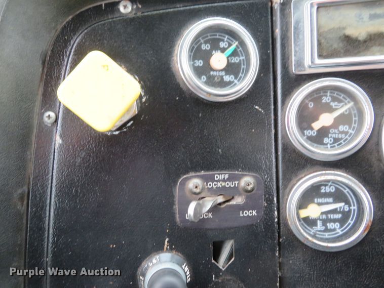 image for item DI2038 1995 Ford L9000 vacuum truck