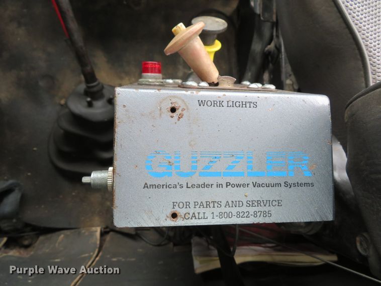 image for item DI2038 1995 Ford L9000 vacuum truck