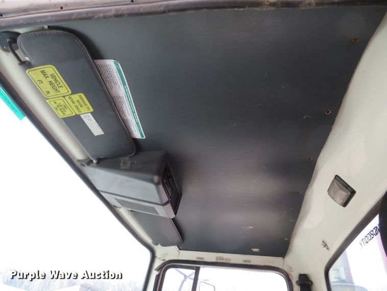 image for item DI2038 1995 Ford L9000 vacuum truck