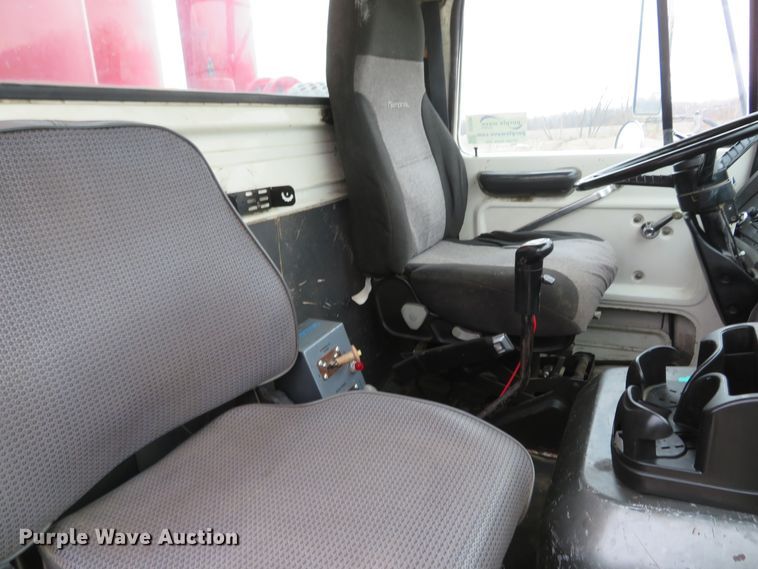 image for item DI2038 1995 Ford L9000 vacuum truck