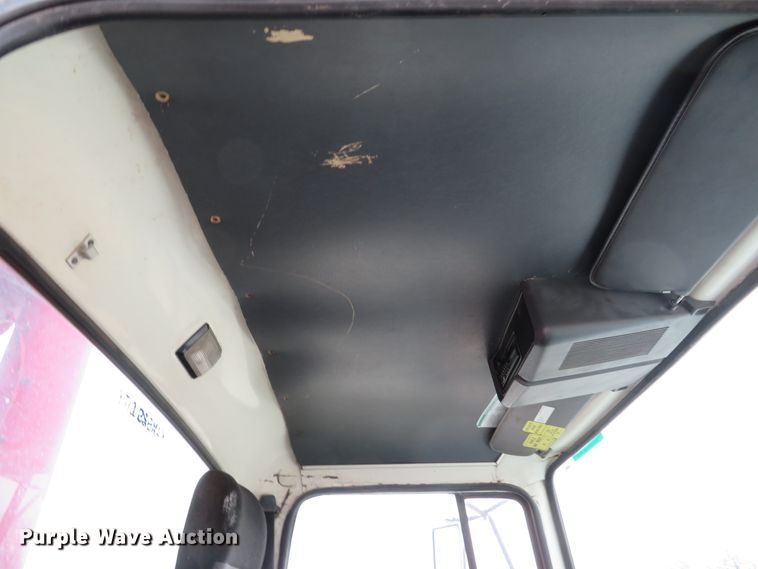 image for item DI2038 1995 Ford L9000 vacuum truck