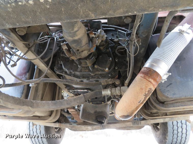 image for item DI2038 1995 Ford L9000 vacuum truck