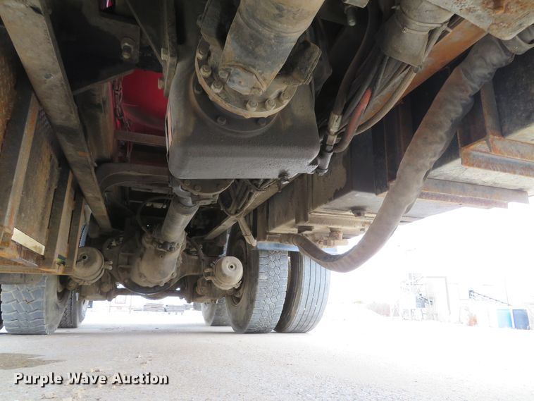 image for item DI2038 1995 Ford L9000 vacuum truck