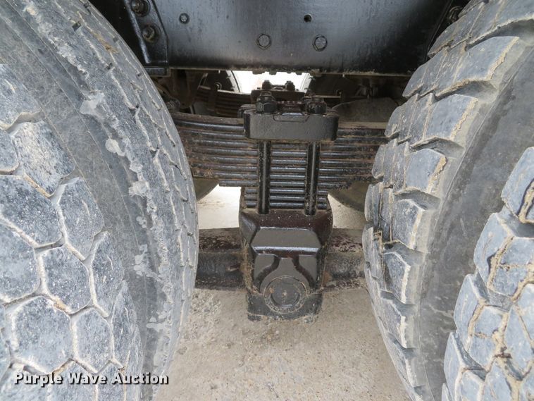 image for item DI2038 1995 Ford L9000 vacuum truck