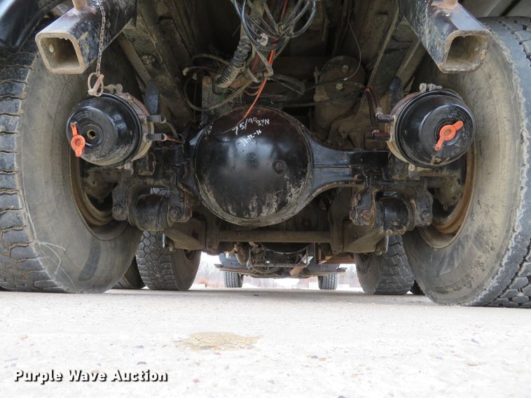 image for item DI2038 1995 Ford L9000 vacuum truck