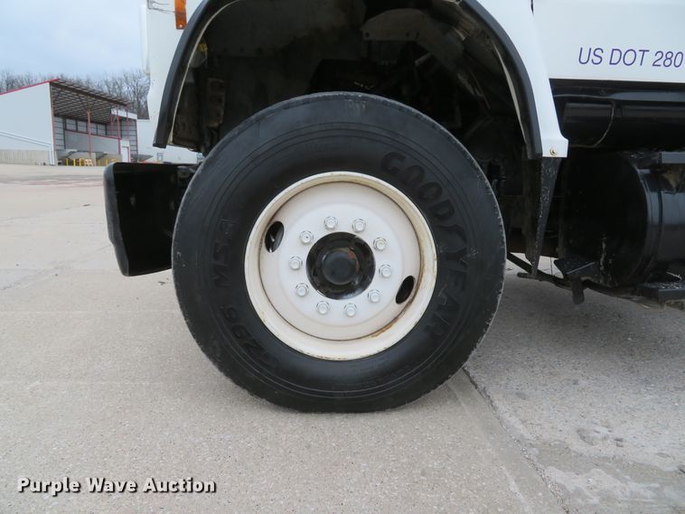 image for item DI2038 1995 Ford L9000 vacuum truck