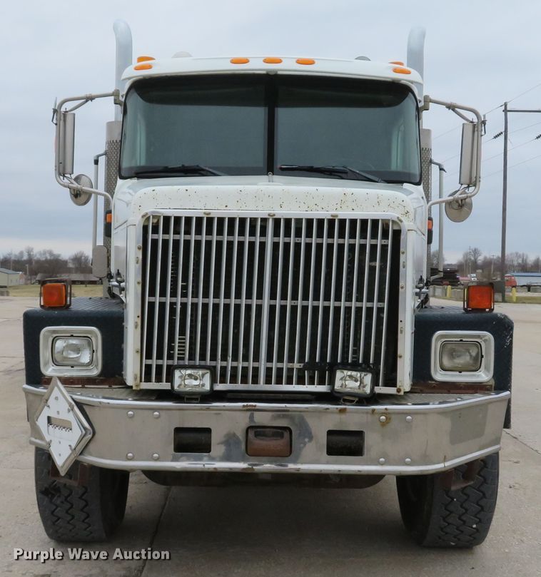 image for item DI2039 2001 International 5600i vacuum truck