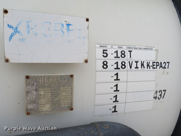 image for item DI2039 2001 International 5600i vacuum truck