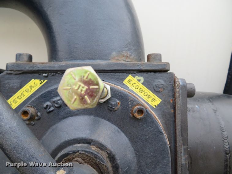 image for item DI2039 2001 International 5600i vacuum truck