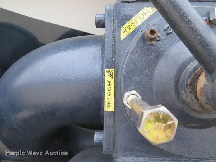 image for item DI2039 2001 International 5600i vacuum truck