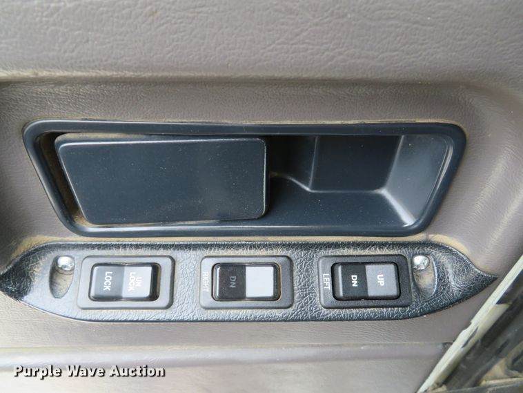 image for item DI2039 2001 International 5600i vacuum truck