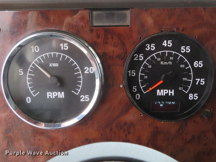 image for item DI2039 2001 International 5600i vacuum truck