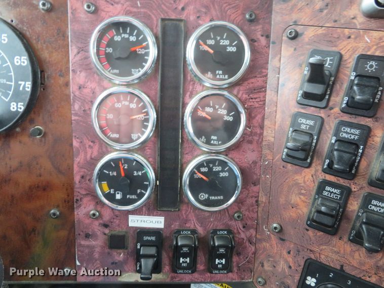 image for item DI2039 2001 International 5600i vacuum truck