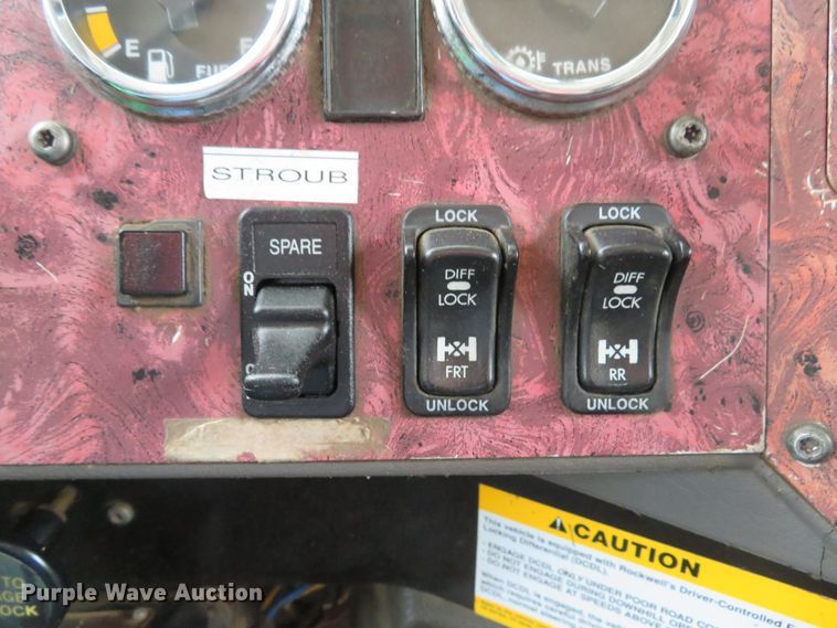 image for item DI2039 2001 International 5600i vacuum truck