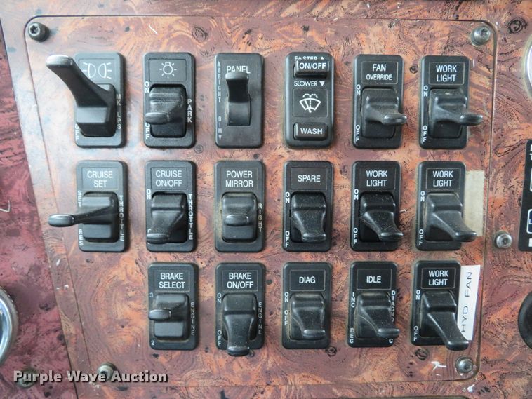 image for item DI2039 2001 International 5600i vacuum truck