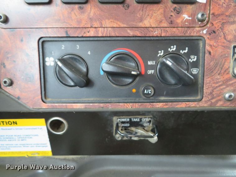 image for item DI2039 2001 International 5600i vacuum truck