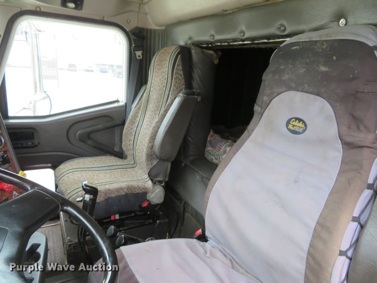 image for item DI2039 2001 International 5600i vacuum truck