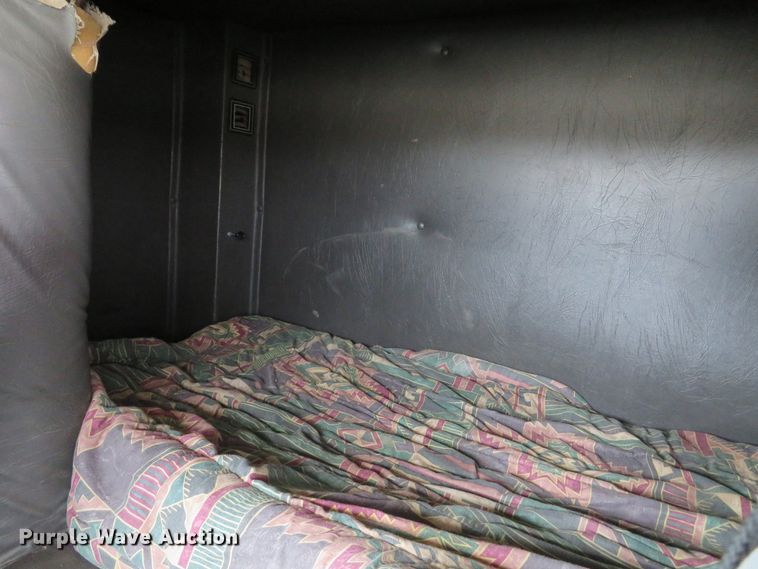 image for item DI2039 2001 International 5600i vacuum truck