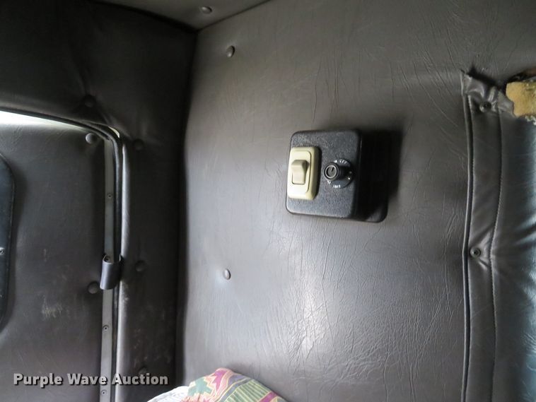 image for item DI2039 2001 International 5600i vacuum truck