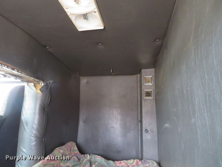 image for item DI2039 2001 International 5600i vacuum truck