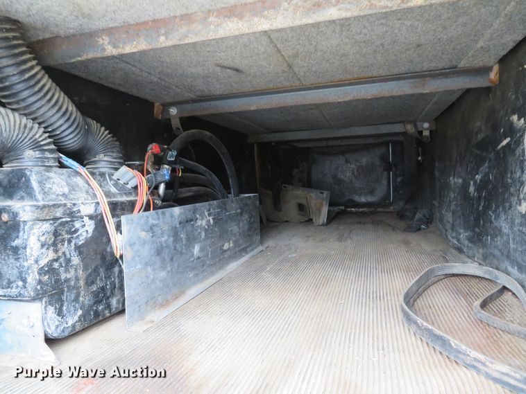 image for item DI2039 2001 International 5600i vacuum truck