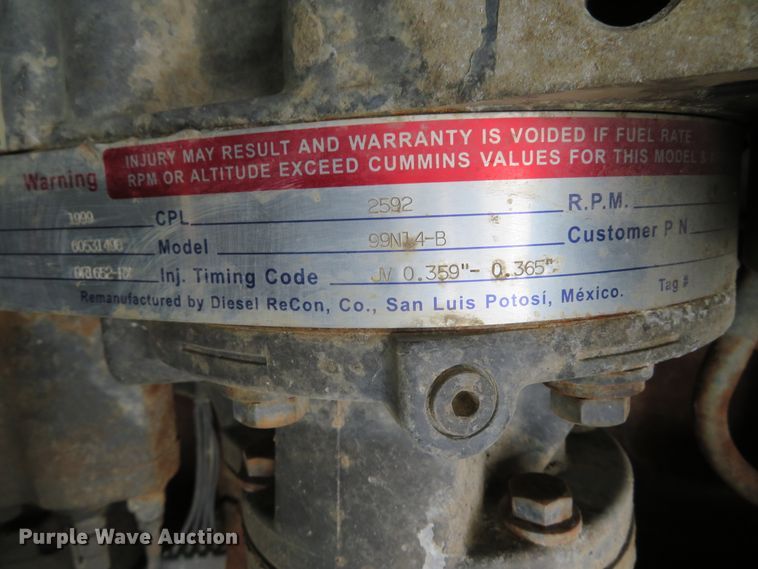 image for item DI2039 2001 International 5600i vacuum truck