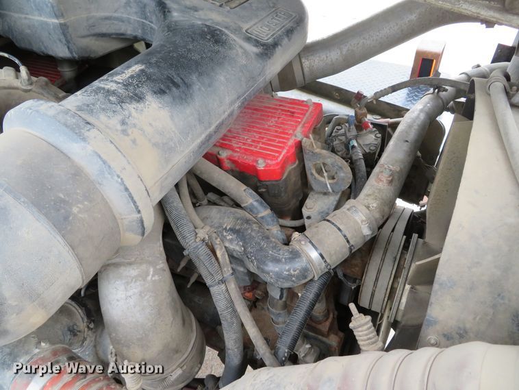 image for item DI2039 2001 International 5600i vacuum truck