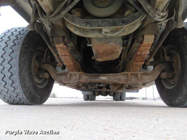 image for item DI2039 2001 International 5600i vacuum truck