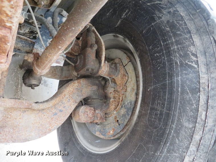 image for item DI2039 2001 International 5600i vacuum truck