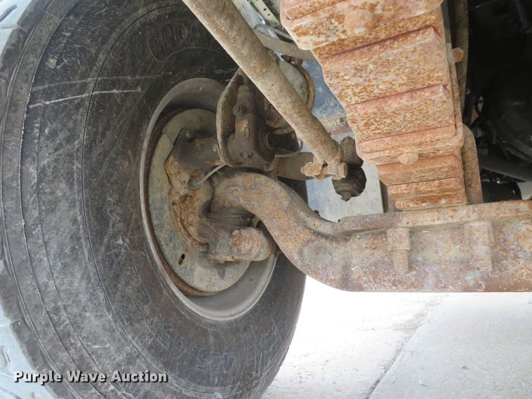 image for item DI2039 2001 International 5600i vacuum truck