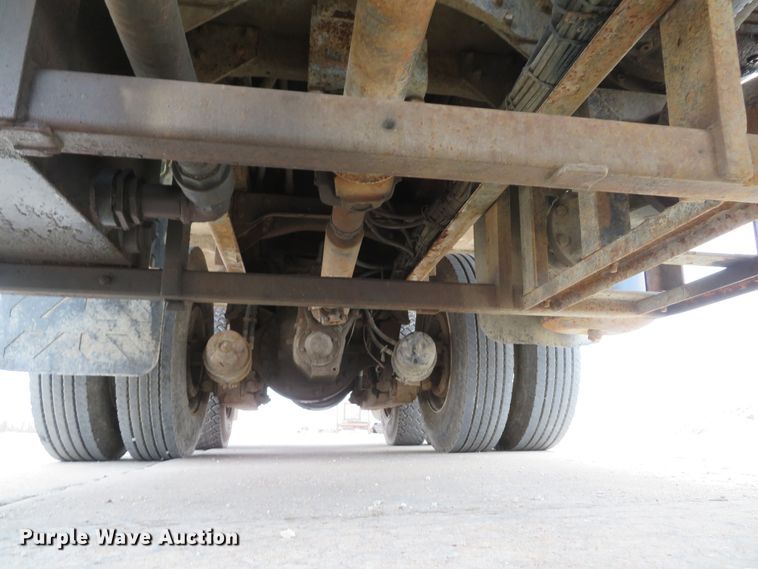 image for item DI2039 2001 International 5600i vacuum truck