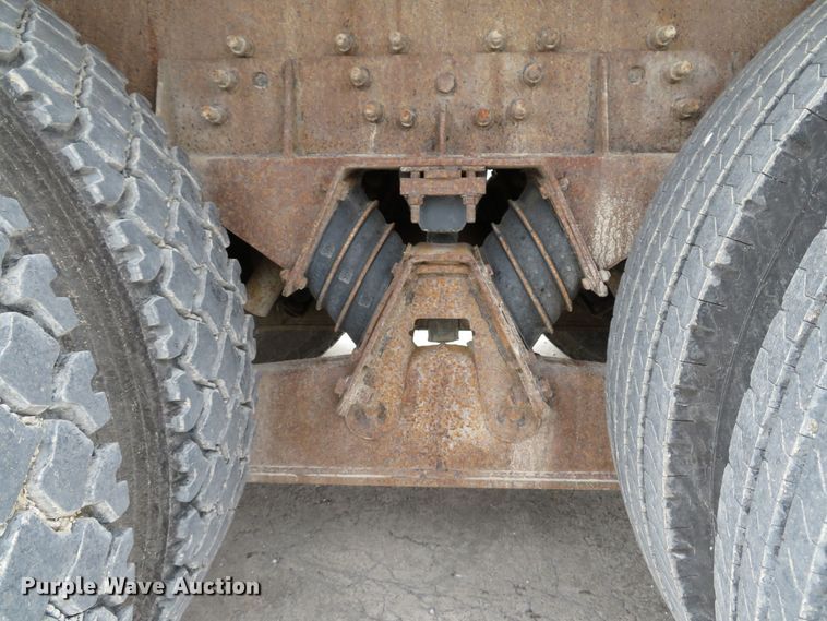 image for item DI2039 2001 International 5600i vacuum truck