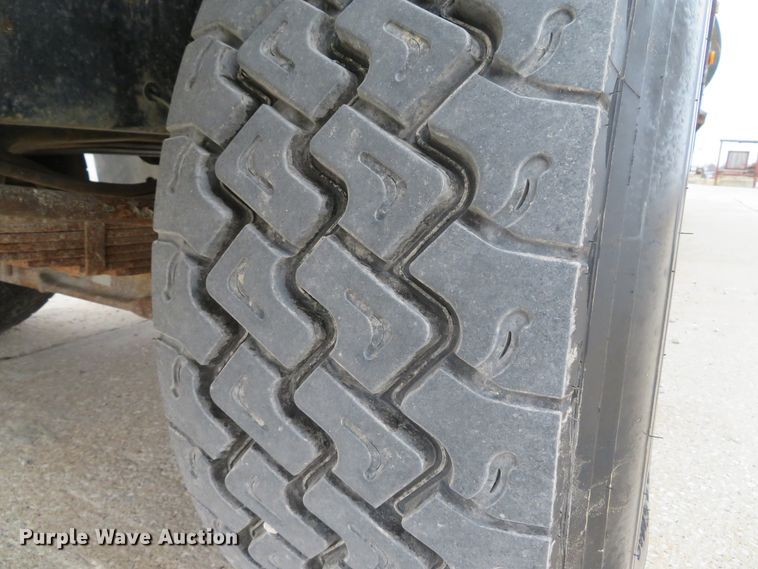 image for item DI2039 2001 International 5600i vacuum truck