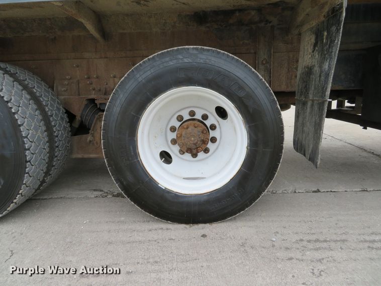 image for item DI2039 2001 International 5600i vacuum truck