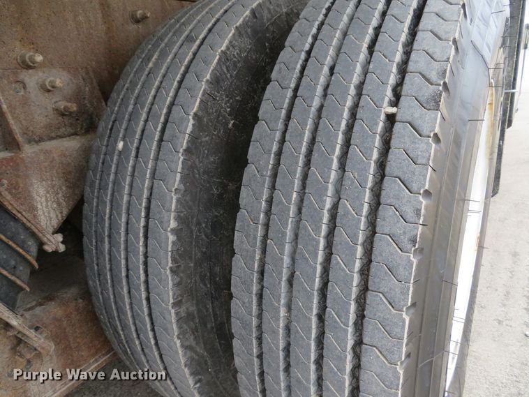 image for item DI2039 2001 International 5600i vacuum truck