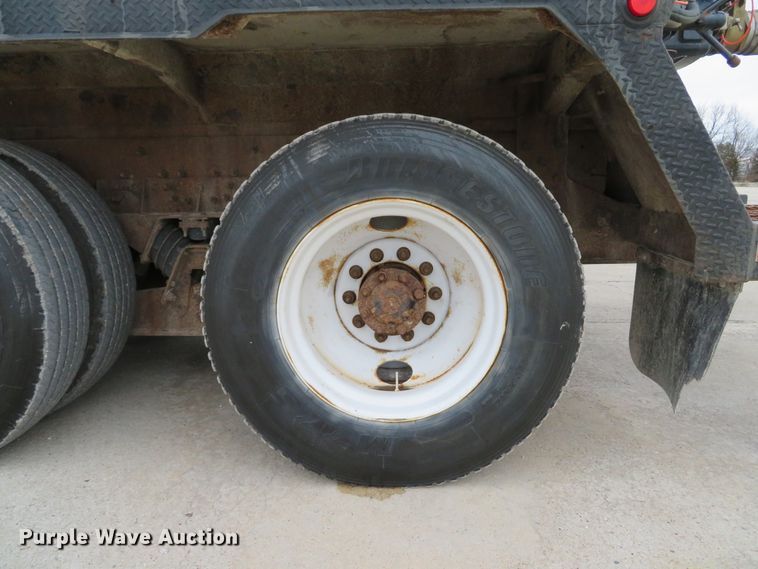 image for item DI2039 2001 International 5600i vacuum truck