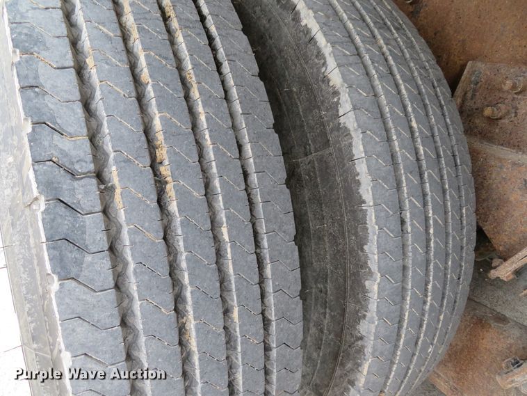 image for item DI2039 2001 International 5600i vacuum truck