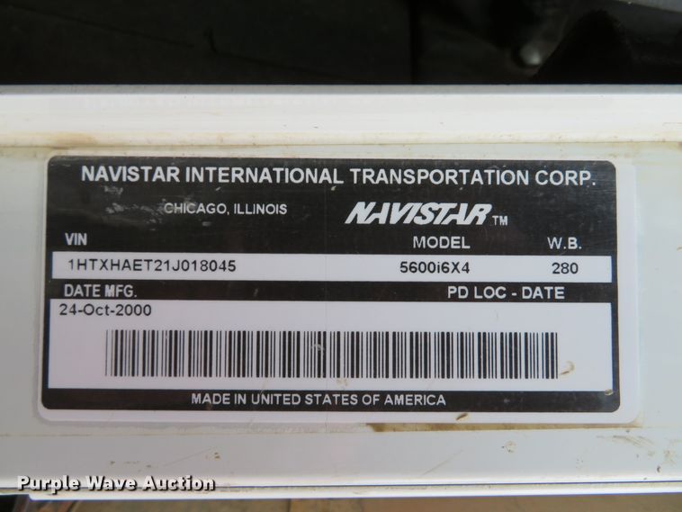 image for item DI2039 2001 International 5600i vacuum truck