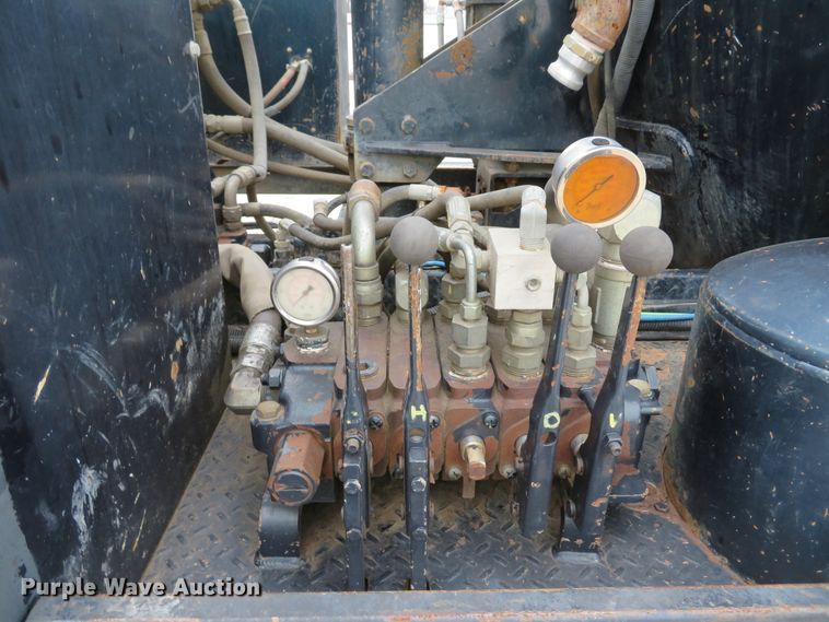 image for item DI2040 2002 International 5600i vacuum truck