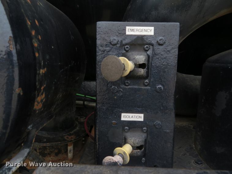 image for item DI2040 2002 International 5600i vacuum truck