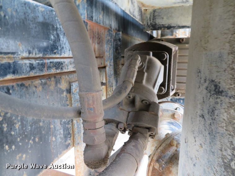image for item DI2040 2002 International 5600i vacuum truck