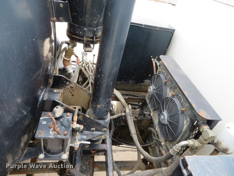 image for item DI2040 2002 International 5600i vacuum truck