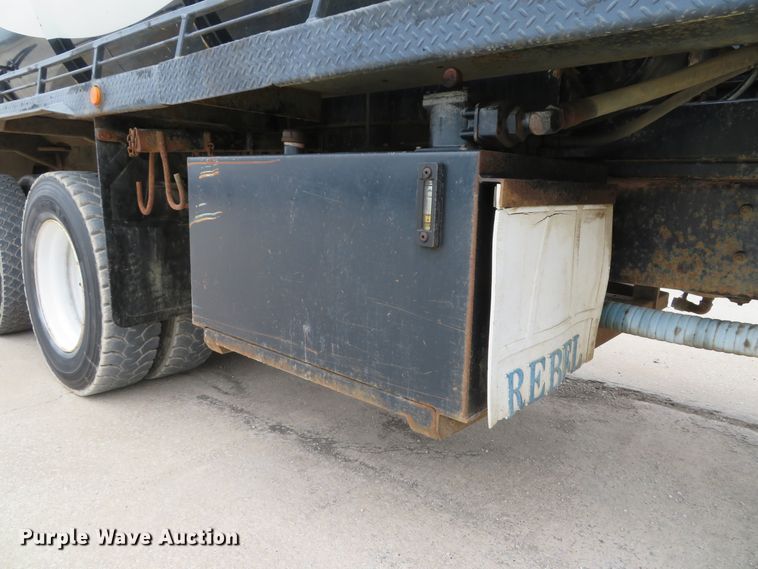 image for item DI2040 2002 International 5600i vacuum truck